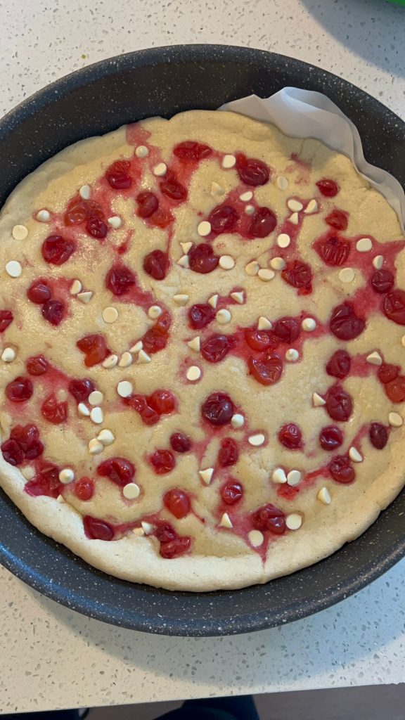 Baked Yummy Fruit Pizza - Easy Desserts