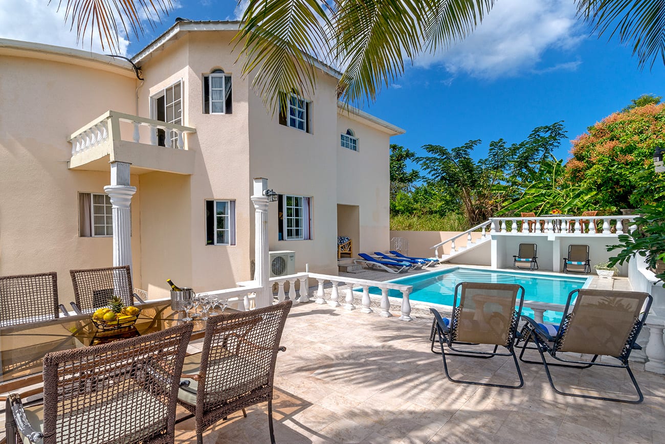 Jamaica villa with staff, beach and pool