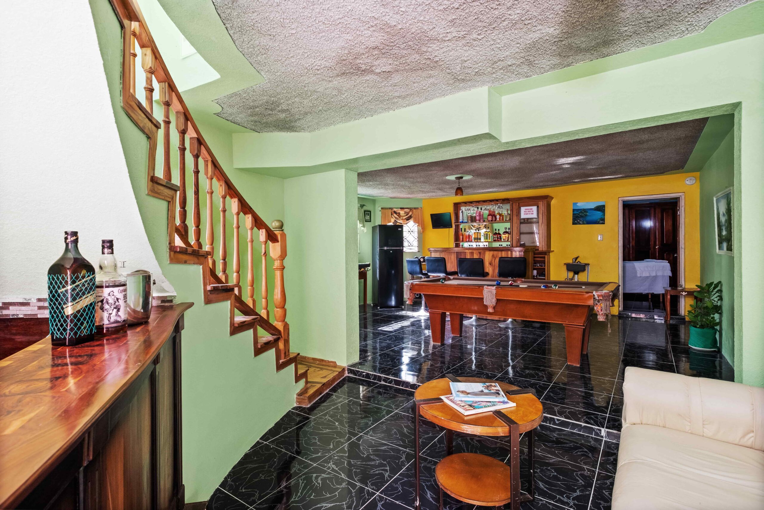 Luxury Jamaica vacation-rentals guests bar lounge 